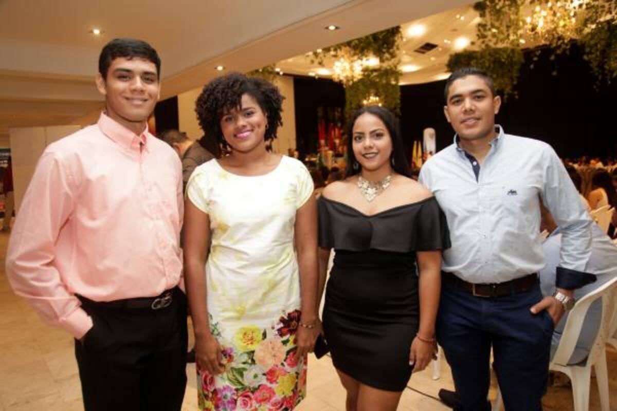 Rafael García, Wendy Herrera, María Gutiérrez y Elías Nadaff.
