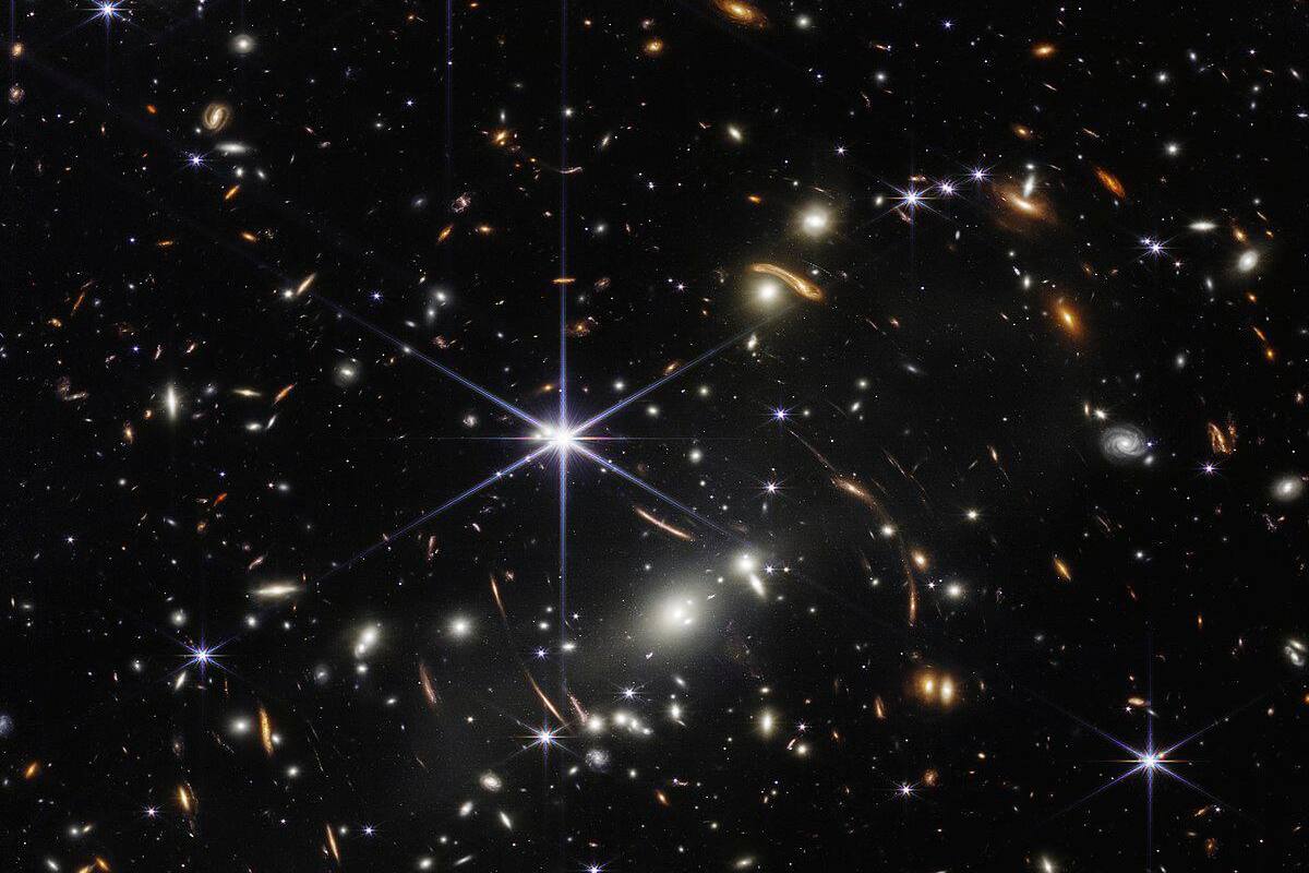 Analizan luz “muy débil” que da pistas sobre propiedades de la materia oscura