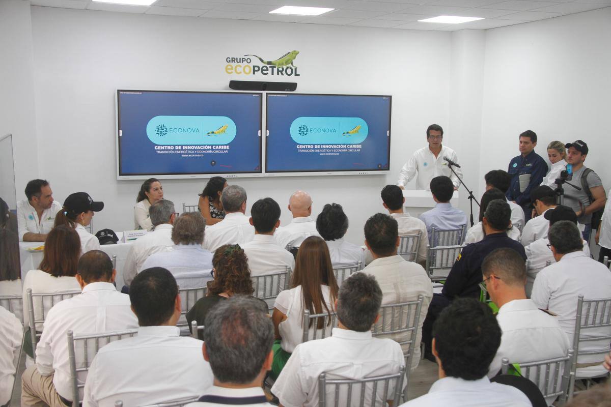 La ceremonia de apertura en la sede de Econova Caribe, en Mamonal. // Luis E. Herrán - EU.