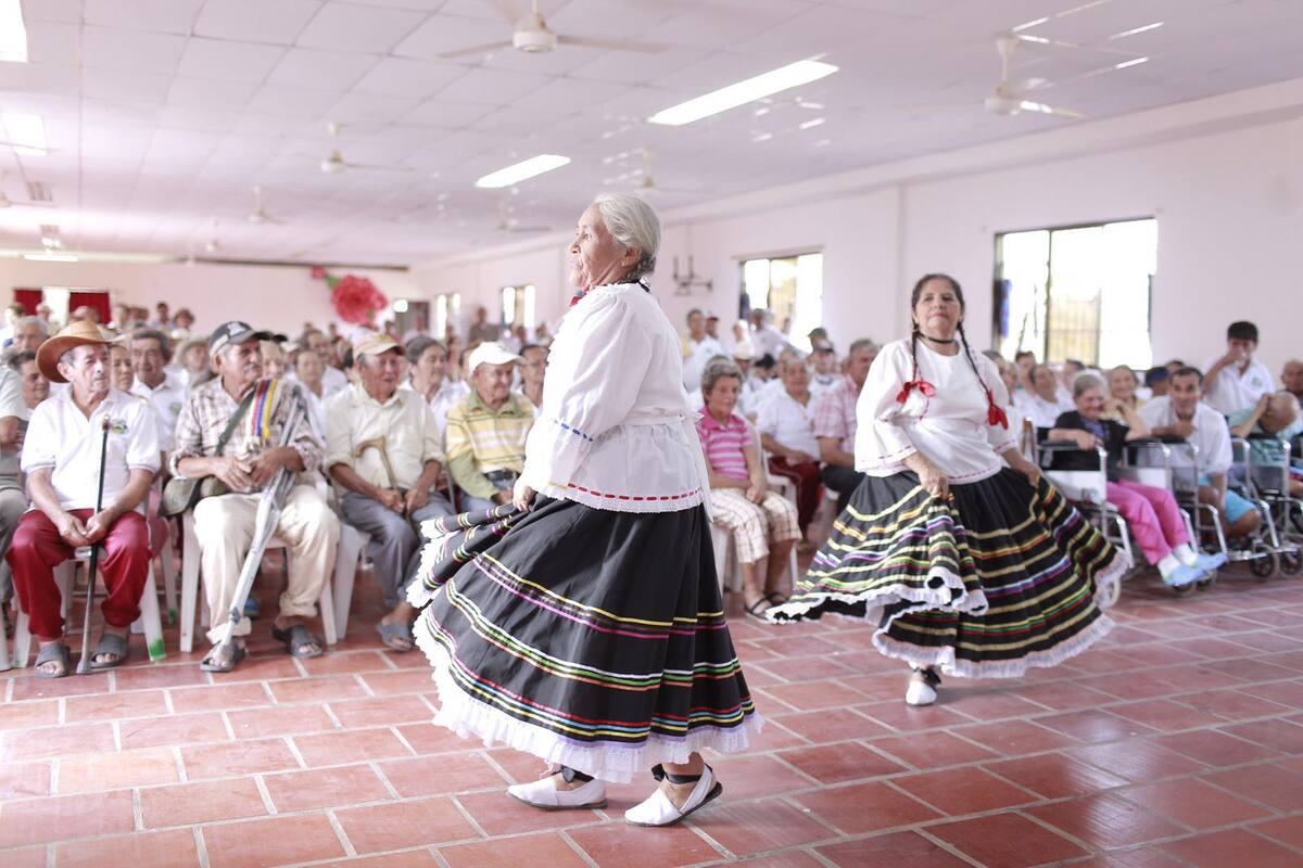 Visita al Centro del Adulto Mayor. Gobernación de Bolívar.
