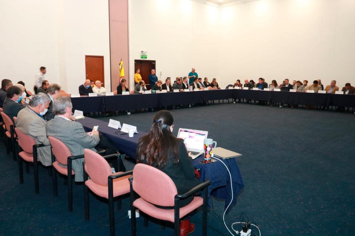 Este es el alza del salario mínimo que piden las centrales obreras para 2023