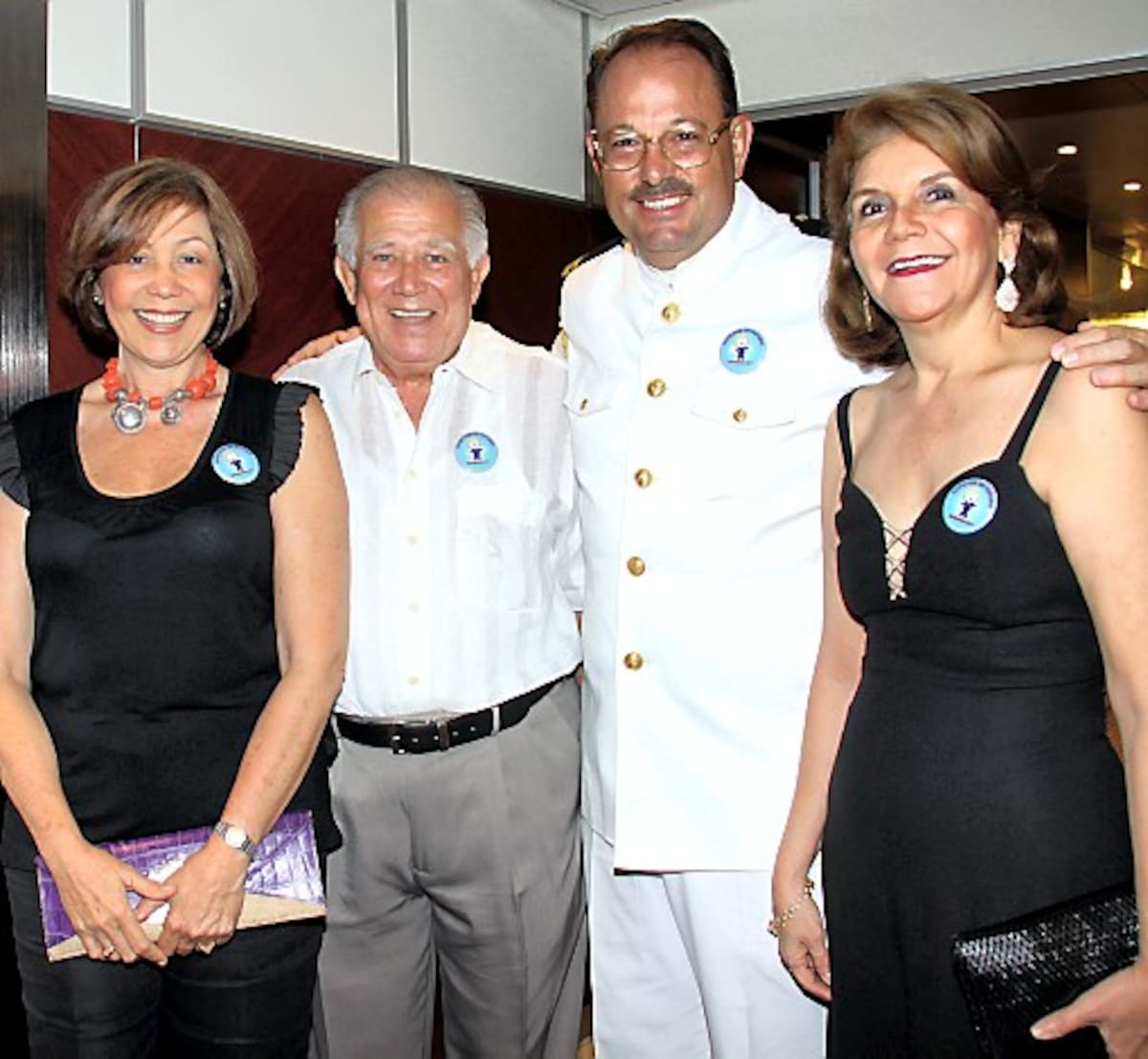Elsy de Borge, Ricardo Borge, Capitán Free Winds y Luz María Chaux de Villalba.