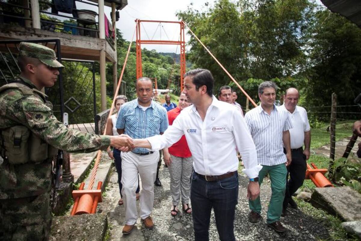 El Ministro David Luna recalcó que estos espacios tecnológicos de acceso a Internet son para el uso de todos los colombianos. JUAN MANUEL CANTILLO ARRIETA