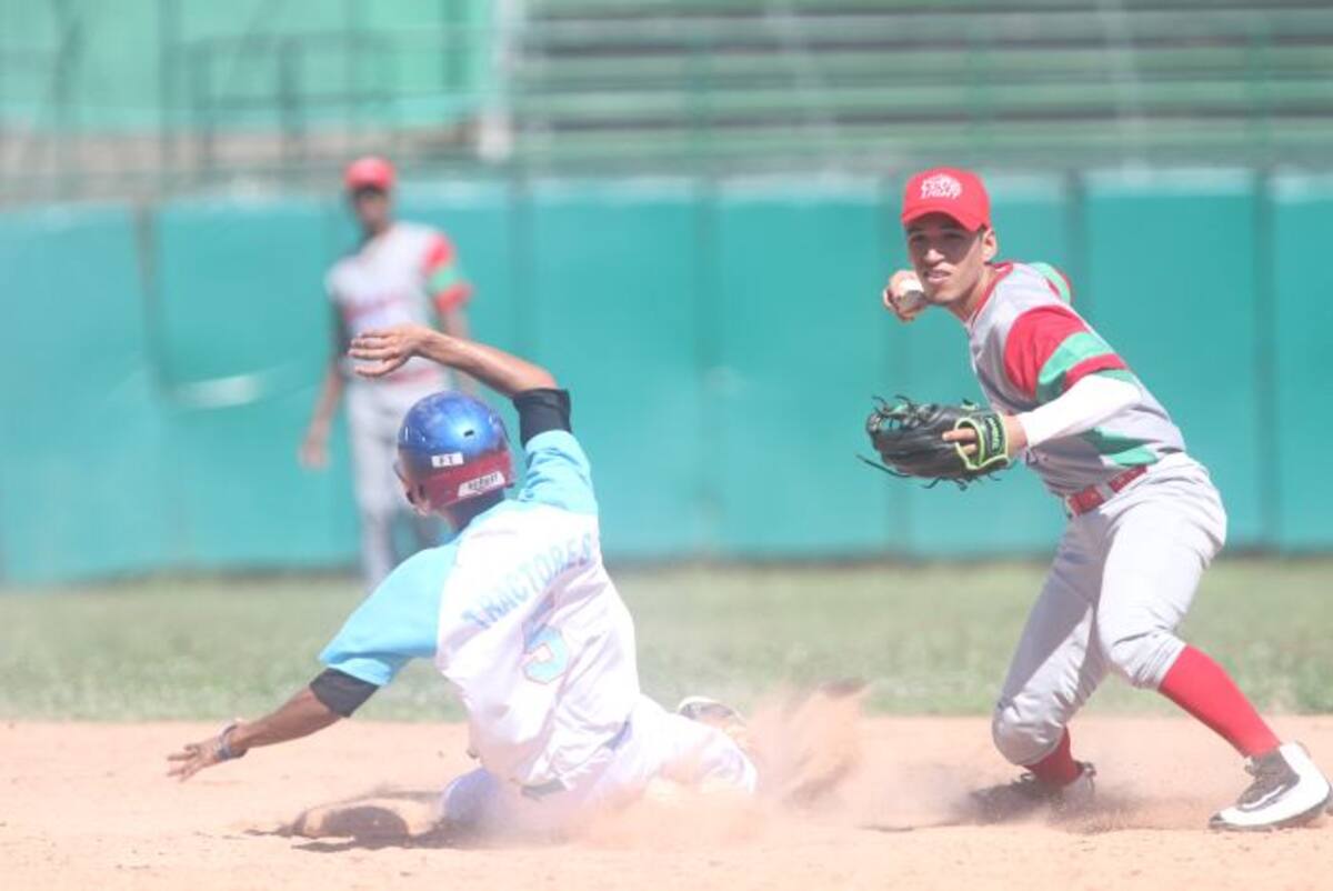 Las emociones de la pelota caliente en Primera Categoría se vivirán desde el 8 de abril. Óscar Díaz Acosta-El Universal