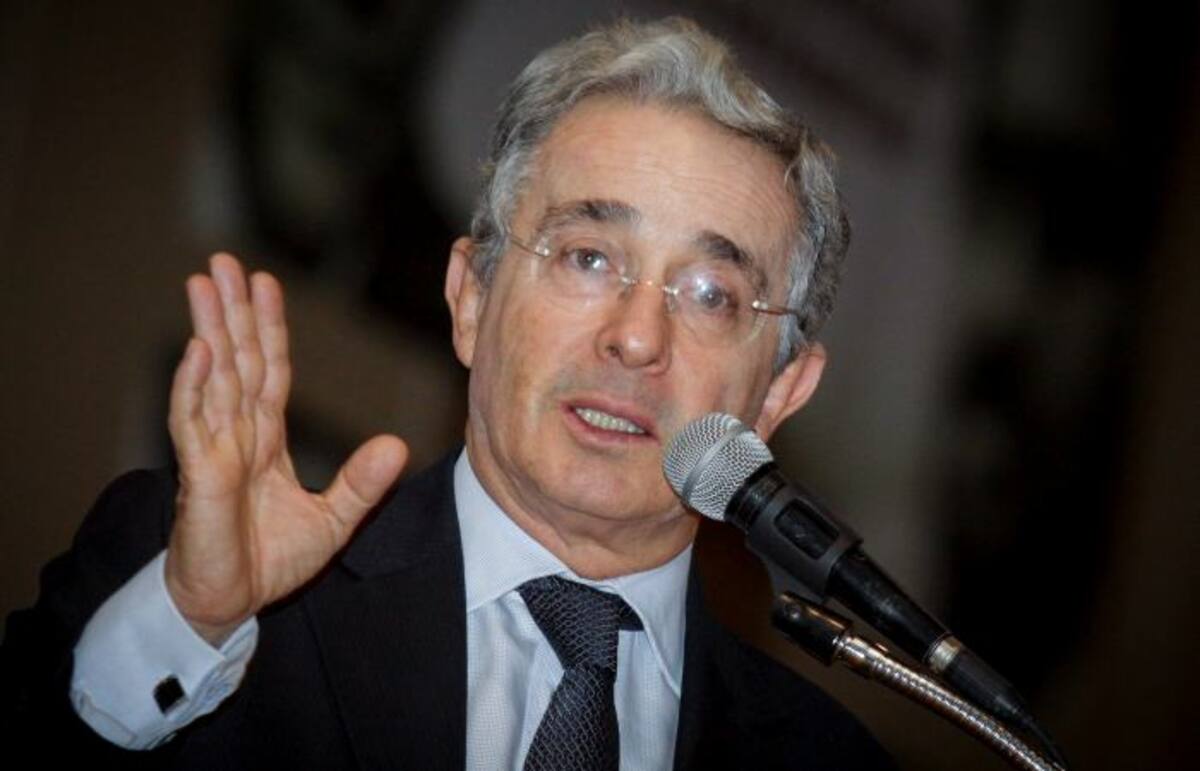 Álvaro Uribe Vélez denunció un carrusel para reelegir a Juan Manuel Santos en la presidencia. COLPRENSA
