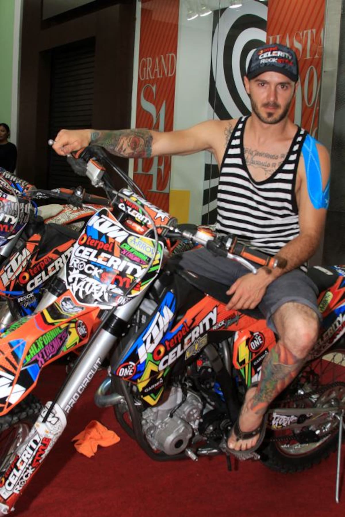 Tuvo su primera moto profesional a los 14 años.