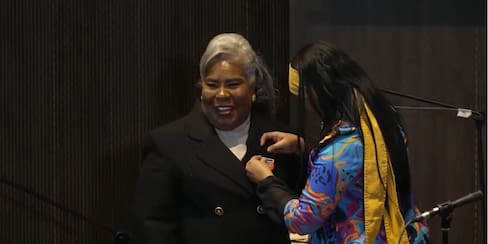 La “Negra Eliza” recibe Medalla Orden de la Democracia Simón Bolívar