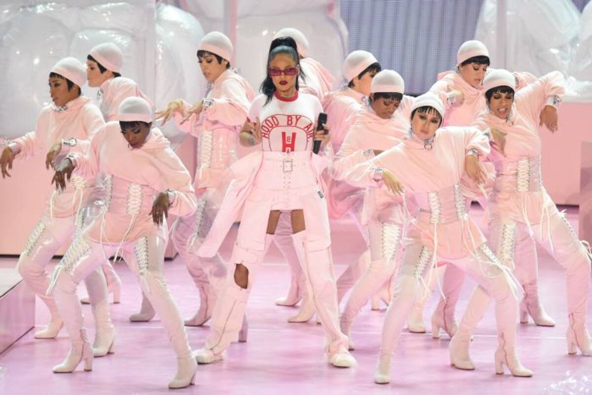 Rihanna durante su presentación en los premios MTV 2016. AFP Michael loccisano