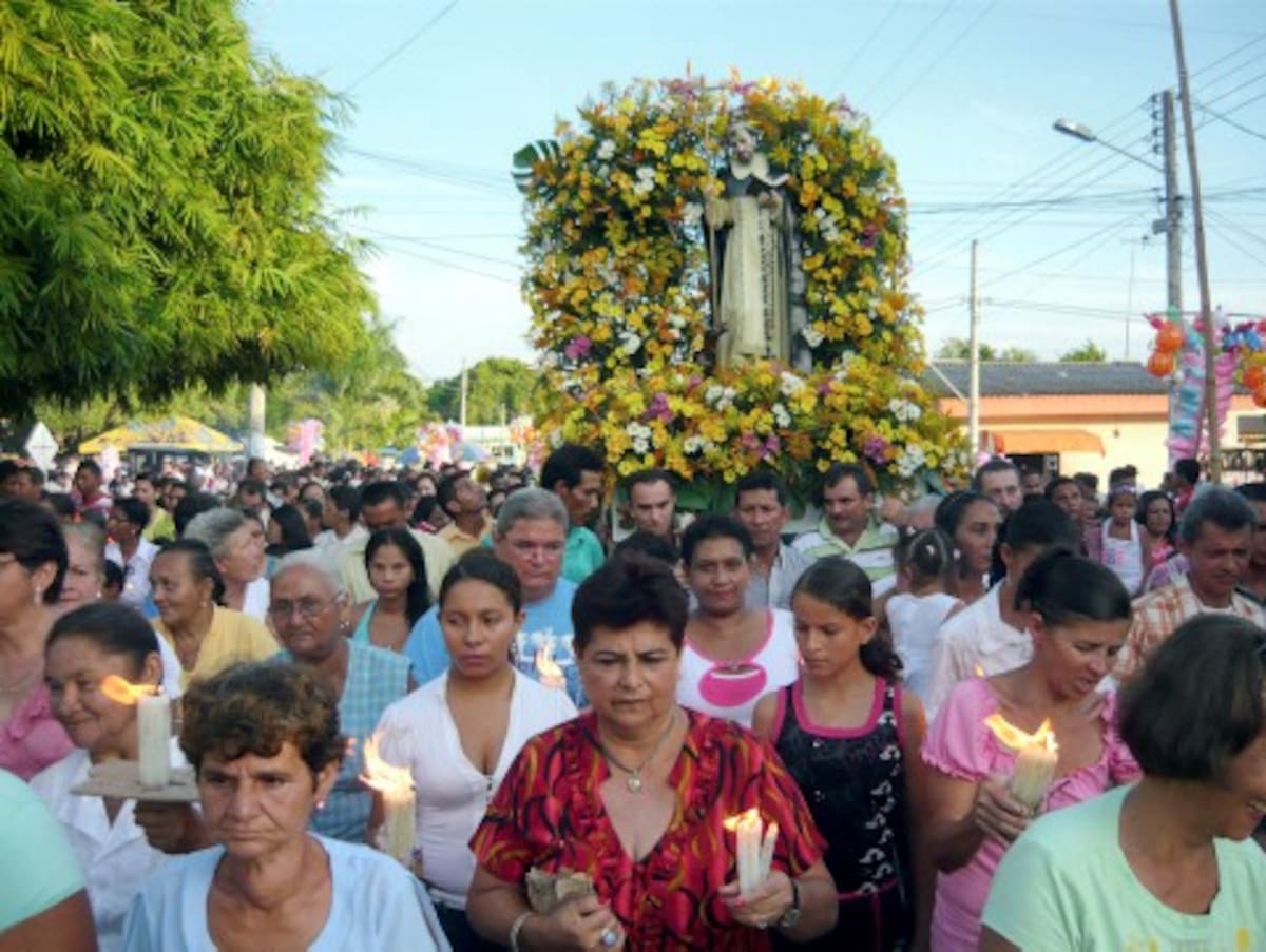 Los habitantes de esta población celebran todos los años las fiestas en honor a Santo Domingo de Guzmán, su patrono.