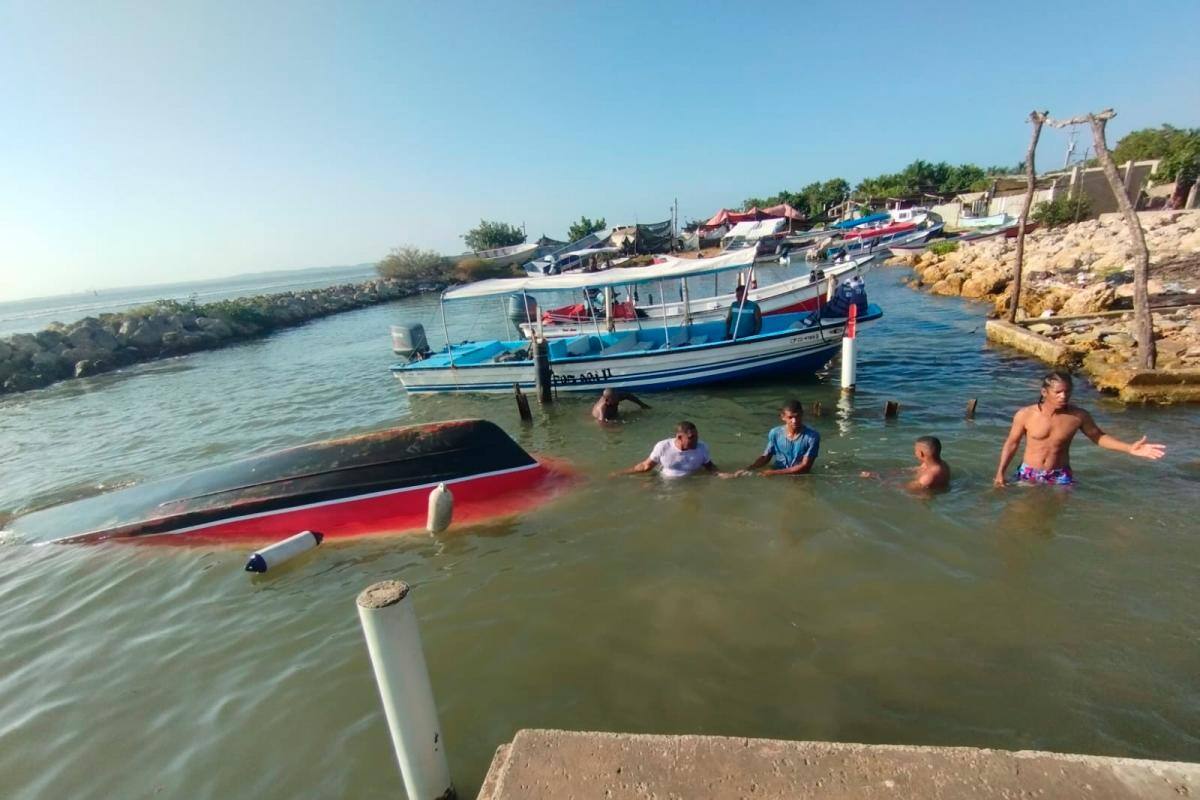 Armada rescata a 23 personas en zona insular de Cartagena