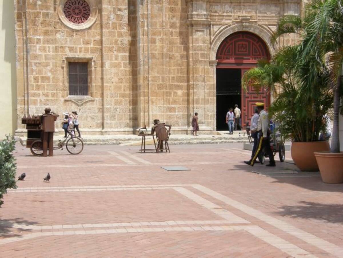 Plaza y templo San Pedro Claver LEDIS CARO D. - EL UNIVERSAL -