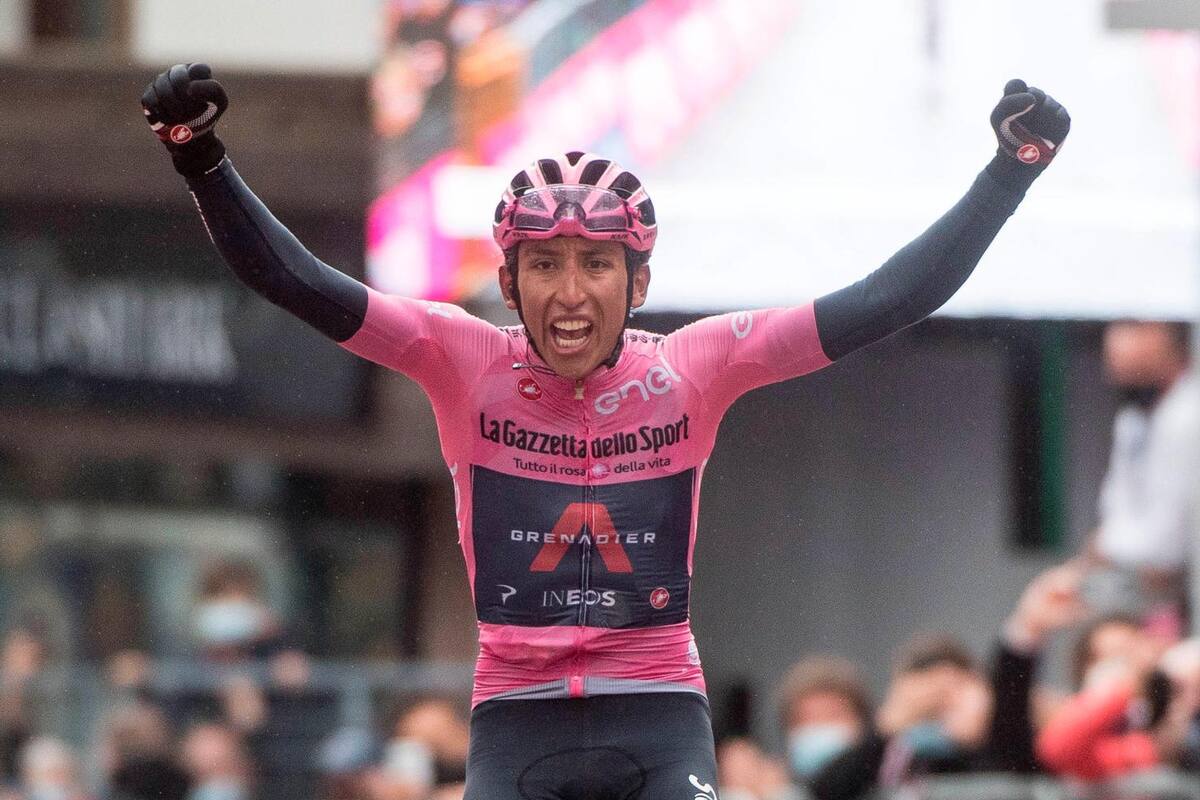 Egan Bernal se abre paso en la historia del Giro de Italia