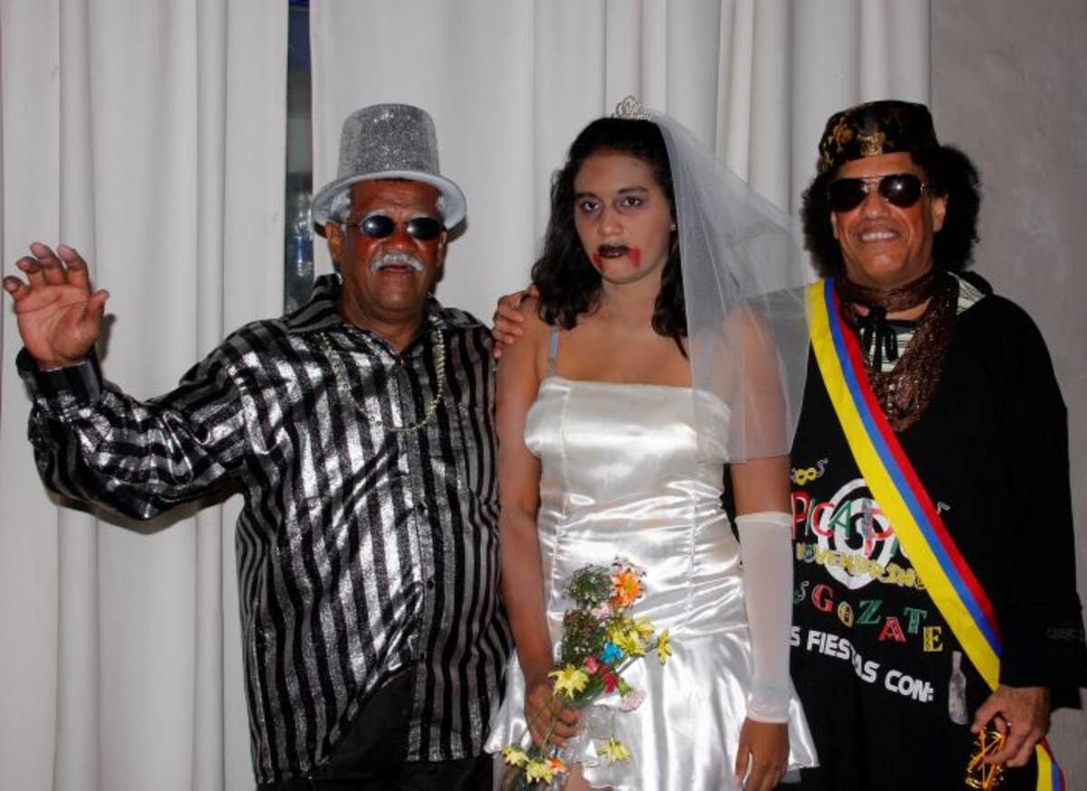 Mañe Vargas junto a Jenifer Corcho y Julio Cesar Cantillo, durante una transmisión de 'Pica Pica Novembrino'. KAILLINE GIRALDO - EL UNIVERSAL