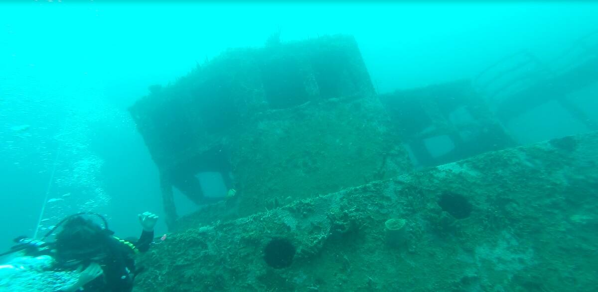 La Armada Nacional hundió tres embarcaciones para aportar al sostenimiento del ecosistema marino y generar un atractivo turístico. EL UNIVERSAL