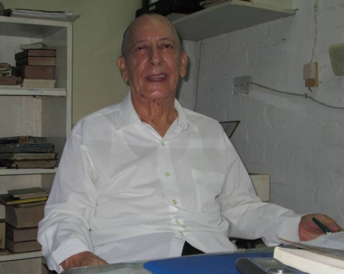 Padre Jesús María Cano Restrepo, párraco de la Iglesia Santa María del Mar, en el barrio El Laguito. PEDRO TORRES-EL UNIVERSAL