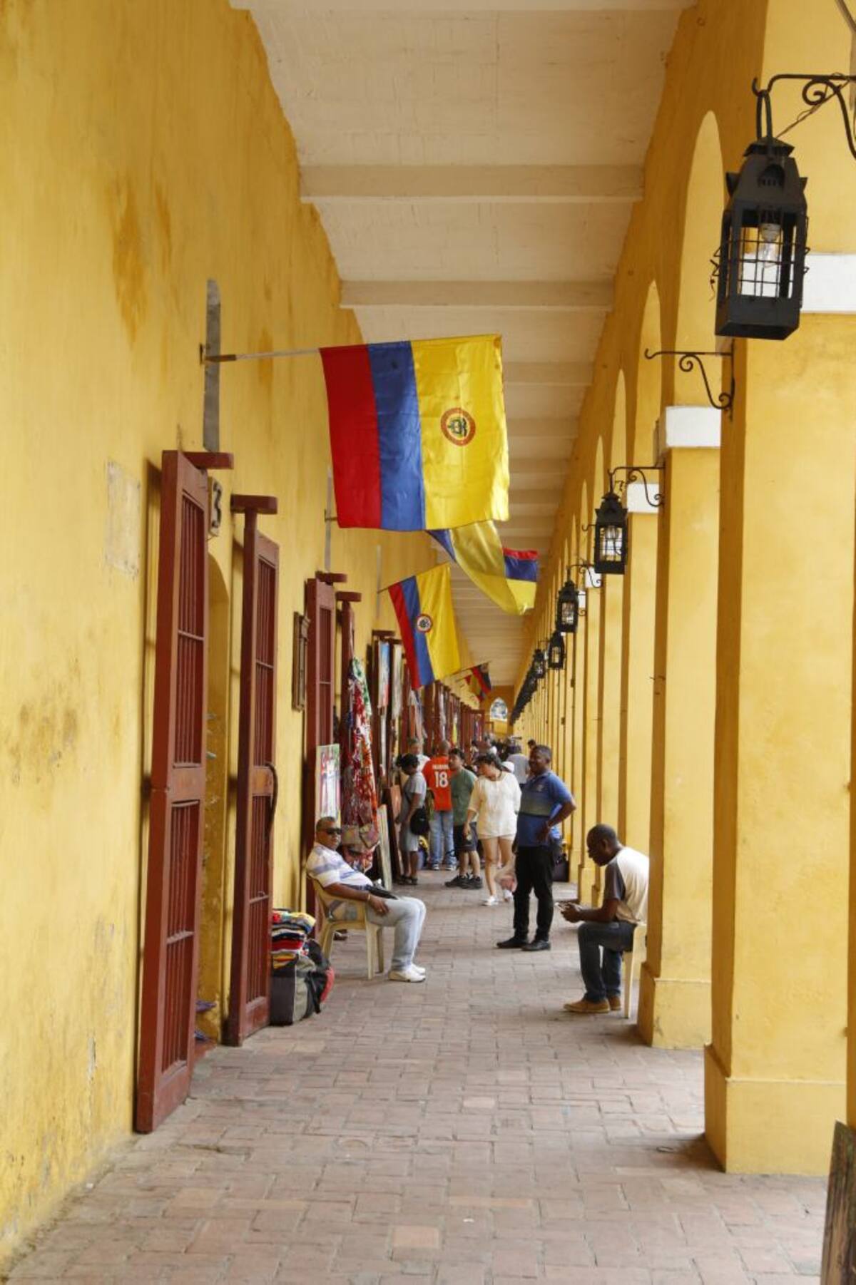 Los arrendatarios de 22 de las 23 bóvedas que tiene el cuartel están preocupados por el incremento “desmesurado” del canon de arrendamiento. JULIO CASTAÑO-EL UNIVERSAL