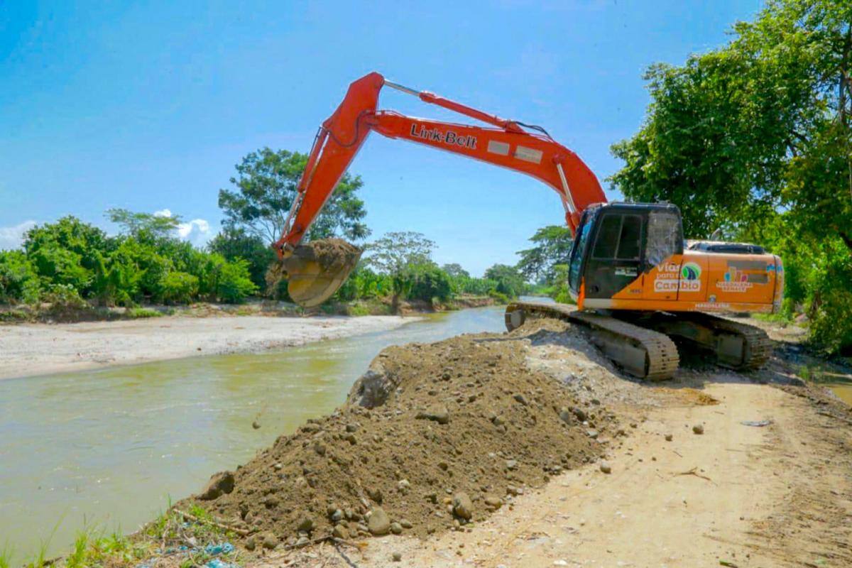 Intervienen puntos críticos del río Sevilla para mitigar inundaciones en la Zona Bananera