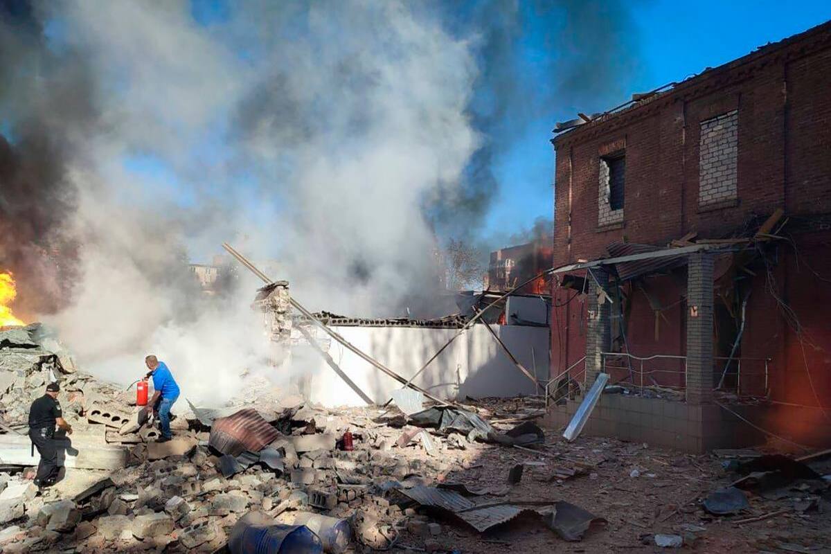 Un muerto y 25 heridos en un ataque con misil contra la ciudad de Zelenski