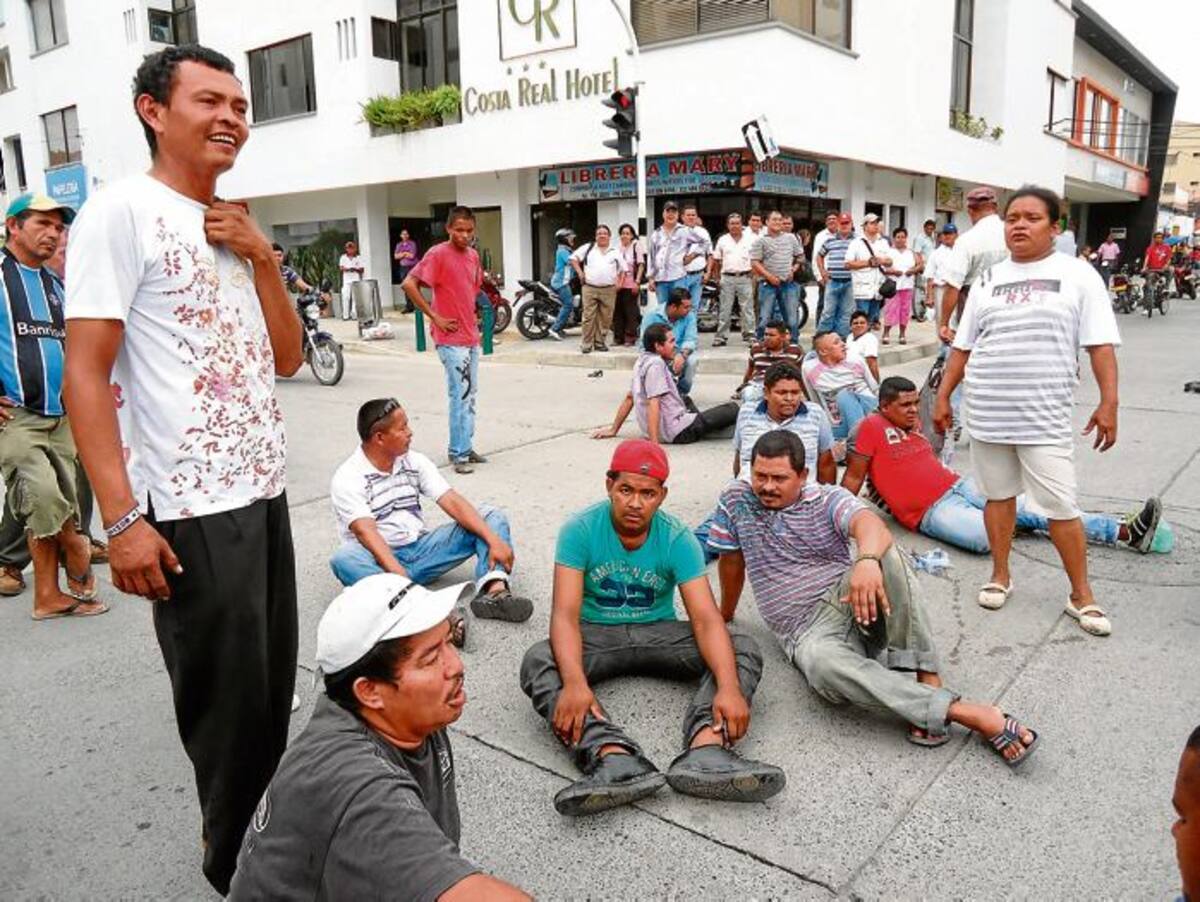 Protesta de los vendedores de frutas y verduras en Montería.