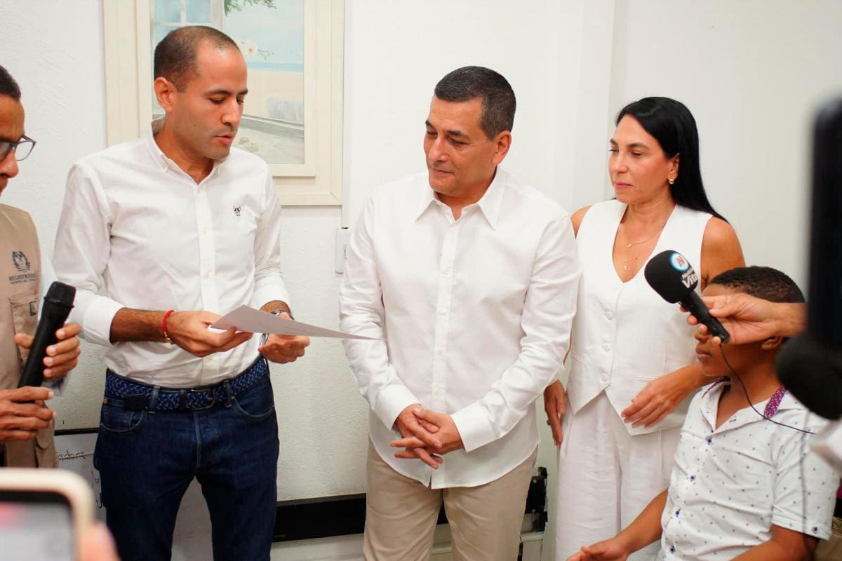 Dumek Turbay recibe credencial de alcalde electo