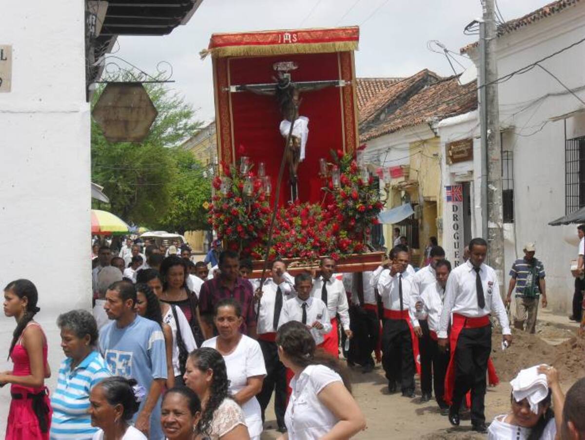 Procesión que congregó a los fieles católicos, presidida por altos jerarcas de la iglesia CORTESÍA
