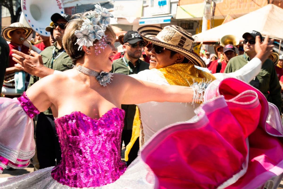 Primera Dama es vestida por estudiantes y reclusas: Carnaval de Barranquilla