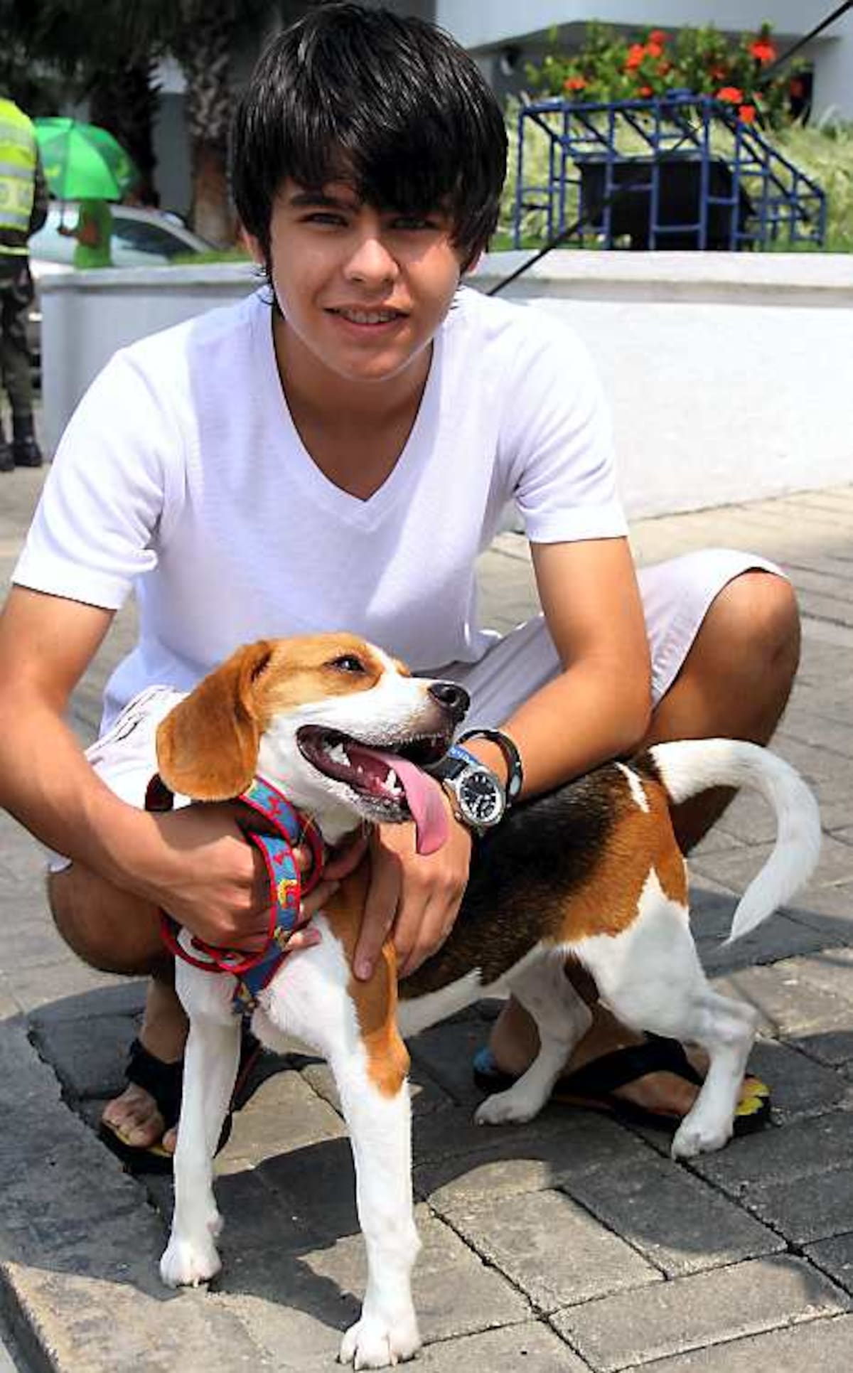 Andrés Castaño, con su mascota Zaza.