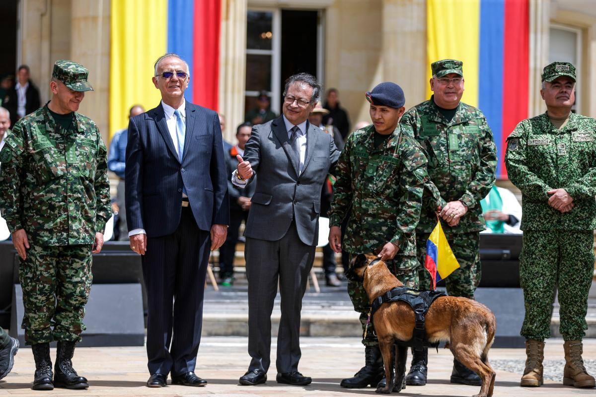 Así fue la condecoración de los héroes de la “Operación Esperanza”