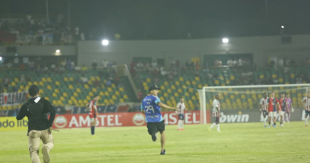 Video: The Junior fan who stole the show at the Jaime Morón