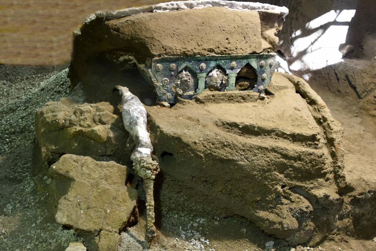 Hallan importante carro ceremonial cerca de Pompeya