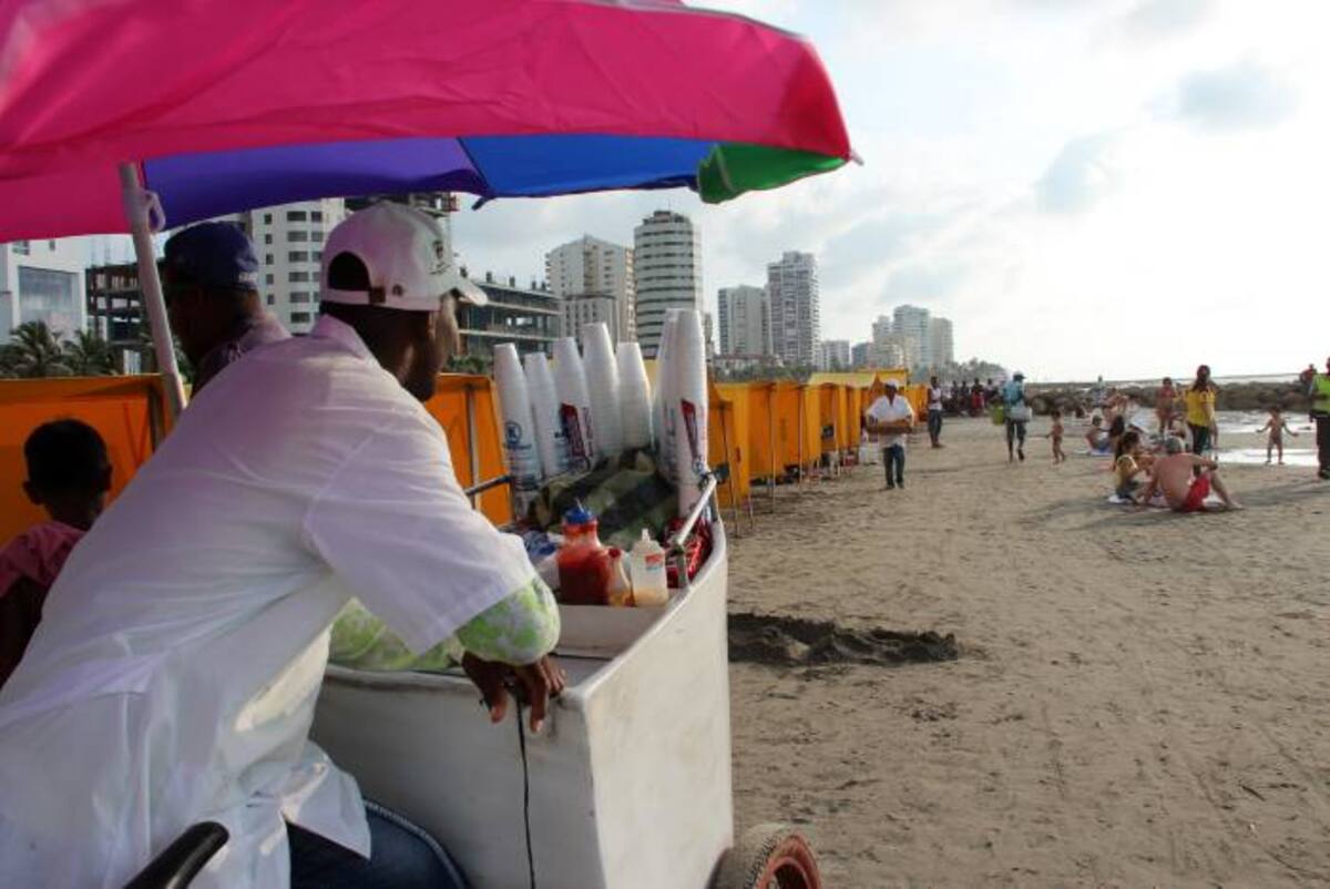 Vicente Herrera, vendedor de cocteles. Julie Parra Benítez