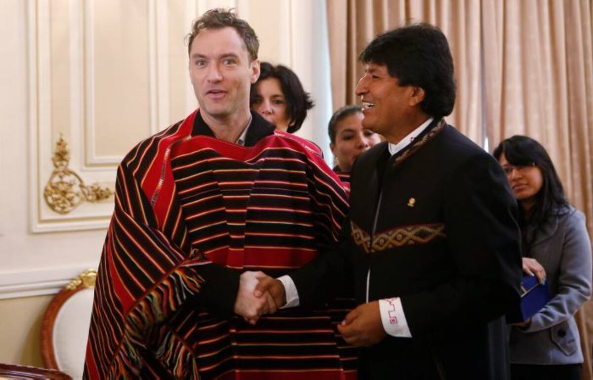 El presidente Evo Morales y Jude Law en Bolivia. AP Juan Karita