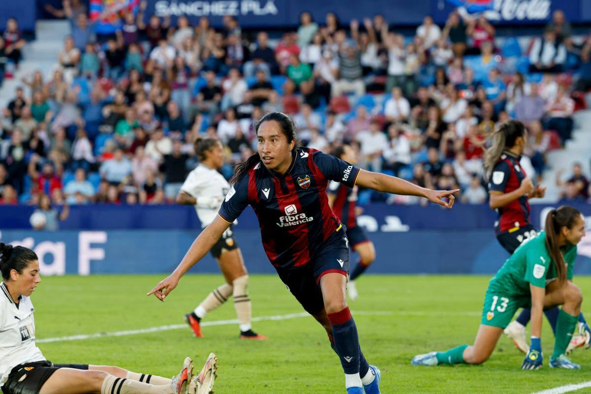 Mayra Ramírez debutó con victoria en el Chelsea
