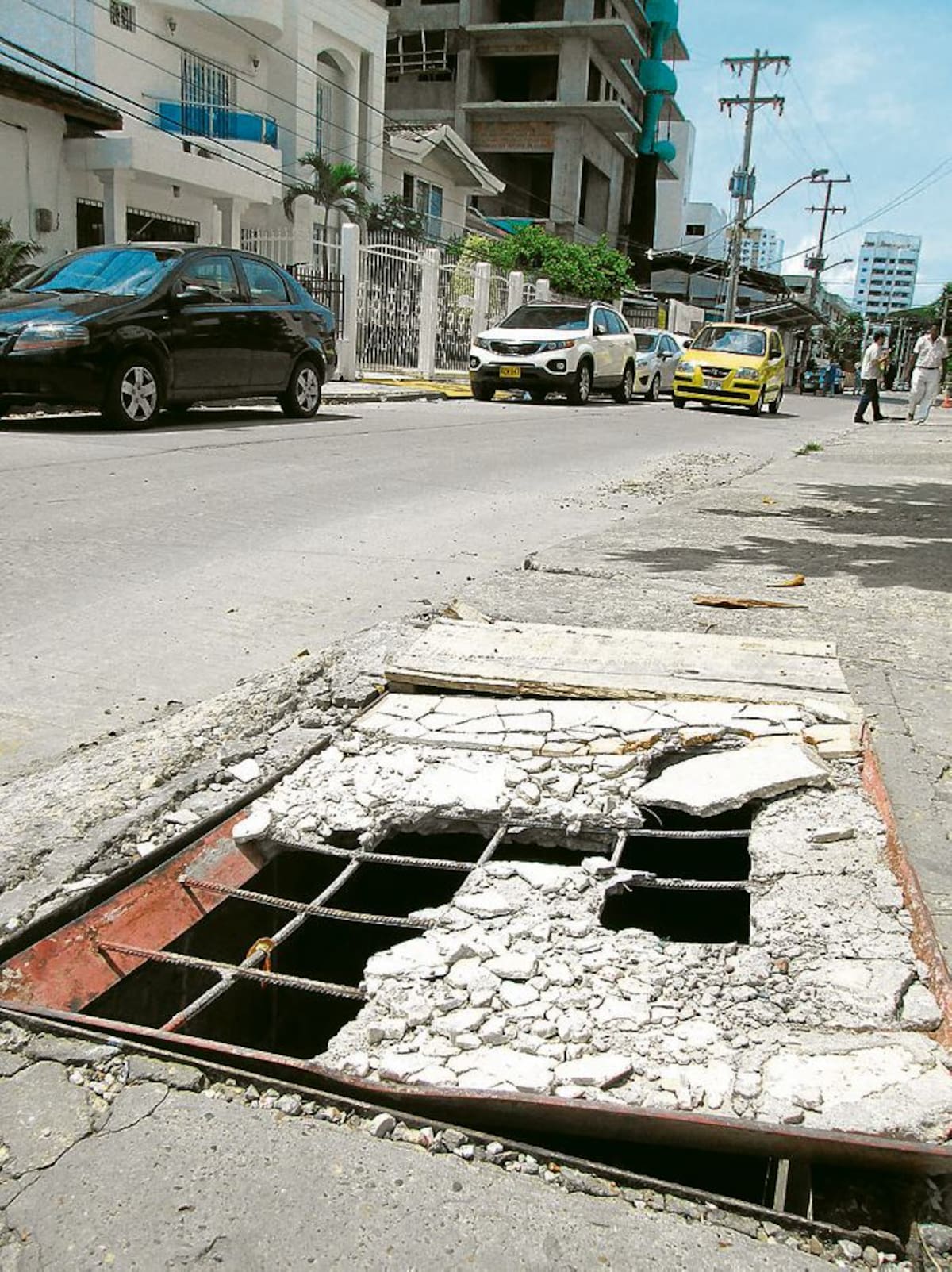 Este registro es una trampa humana en la esquina de la Segunda Avenida con Cuarto Callejón. PEDRO TORRES, GENTE BAHÍA - EL UNIVERSAL