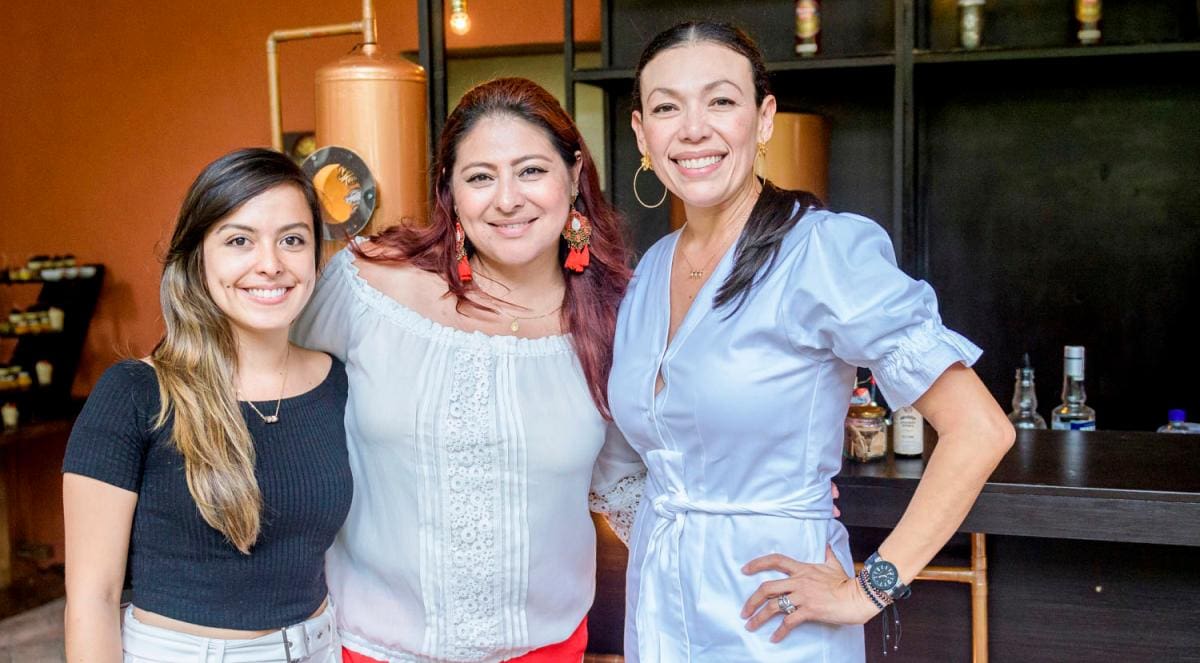 Paola Casas, Ángela Rodríguez y Fadia Badrán.