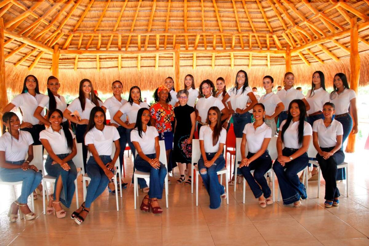 El primer acto oficial de las candidatas al Reinado de la Independencia