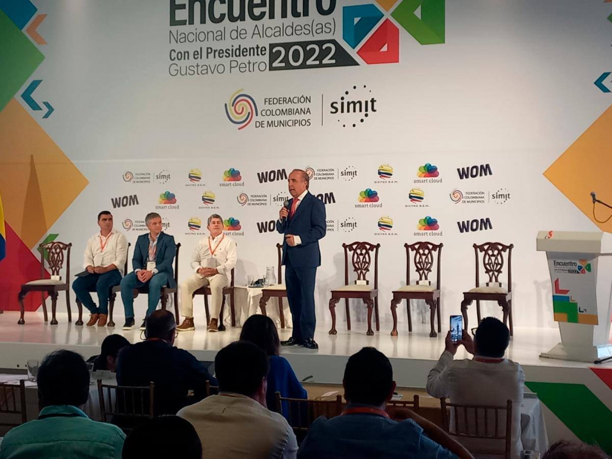 El ministro de Transporte, Guillermo Reyes, durante su participación en el ‘Encuentro Nacional de Alcaldes con el presidente Petro’.