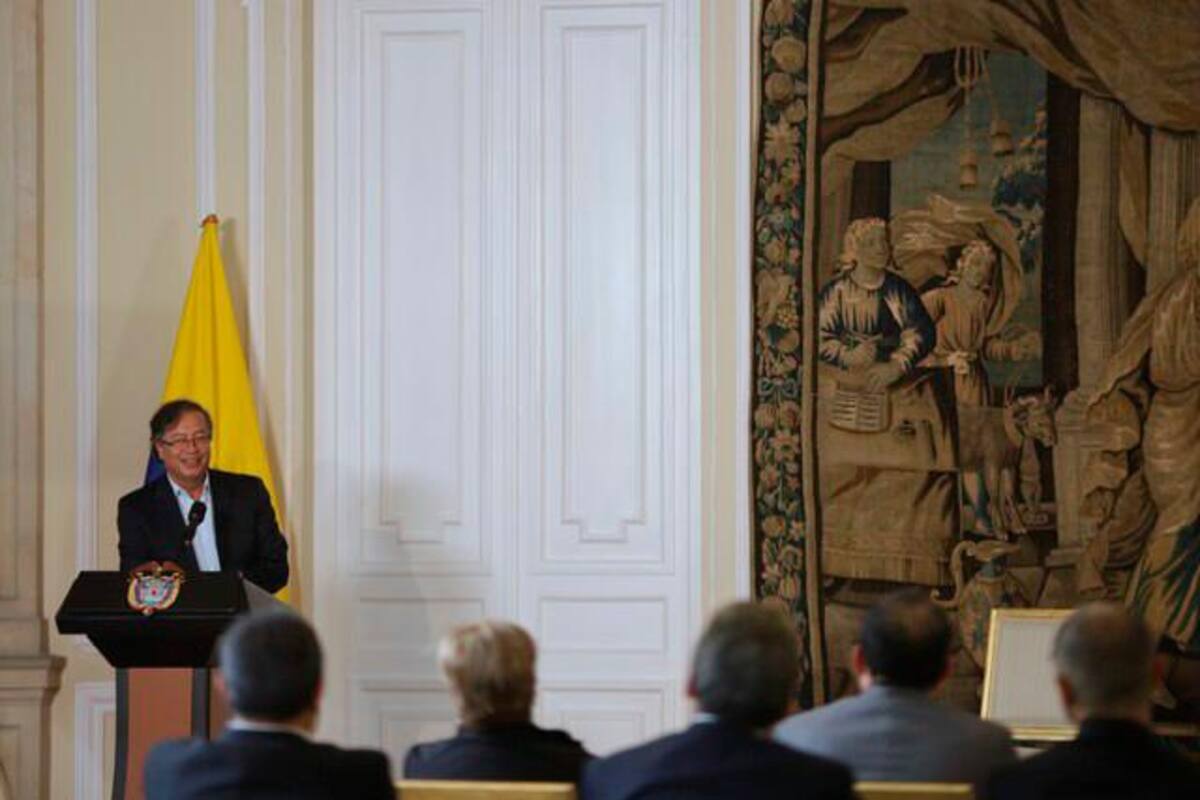 Petro reitera su compromiso en la entrega de predios de la SAE