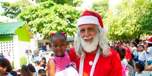 350 regalos y cena: fundación Corazón Contento alegró a niños en Cartagena