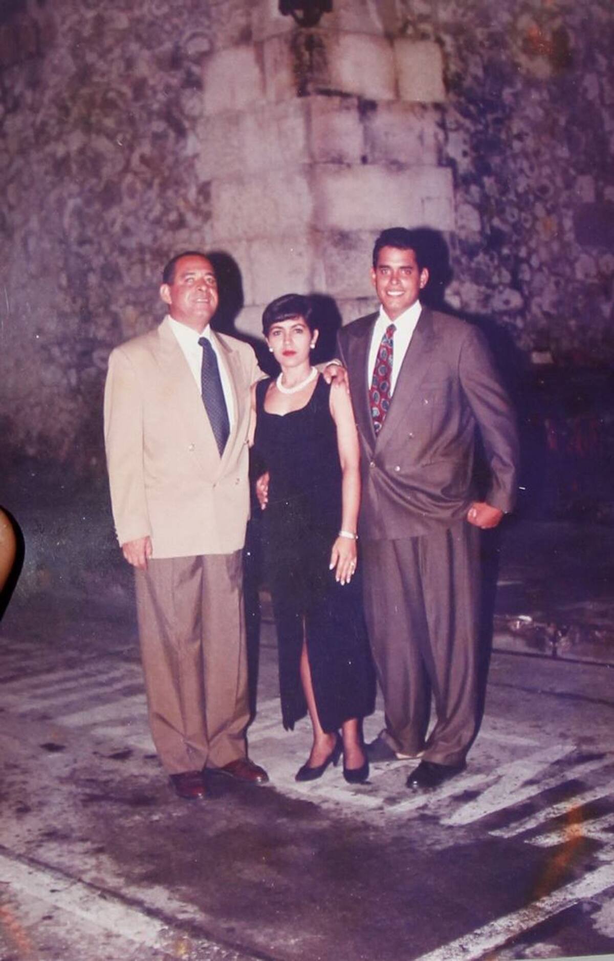 Según Alejandro, Rosario tenía una buena relación con sus hijos y con su ex esposa. En la foto Alejandro, Rosario y el menor de los hijos de Alejandro.