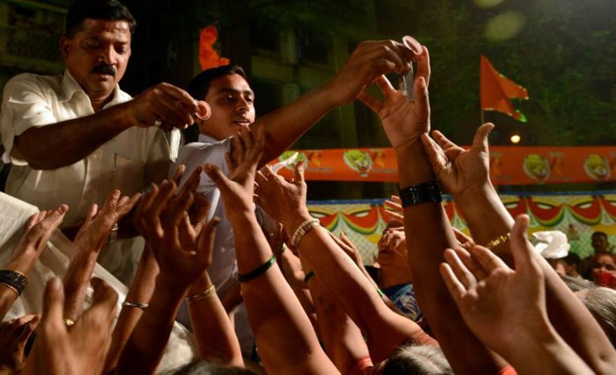 El Shiv Sena tiene la intención de distribuir unas 21.000 armas blancas en el estado de Maharastra, cuya capital es Bombay. AFP PUNIT PARANJPE