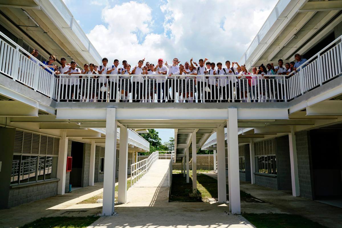 Gobernación recibe obras de segundo megacolegio de Arjona