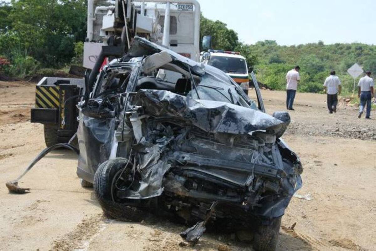 En la camioneta viajaban 4 personas, una de ellas murió. EL UNIVERSAL, LUIS APARICIO