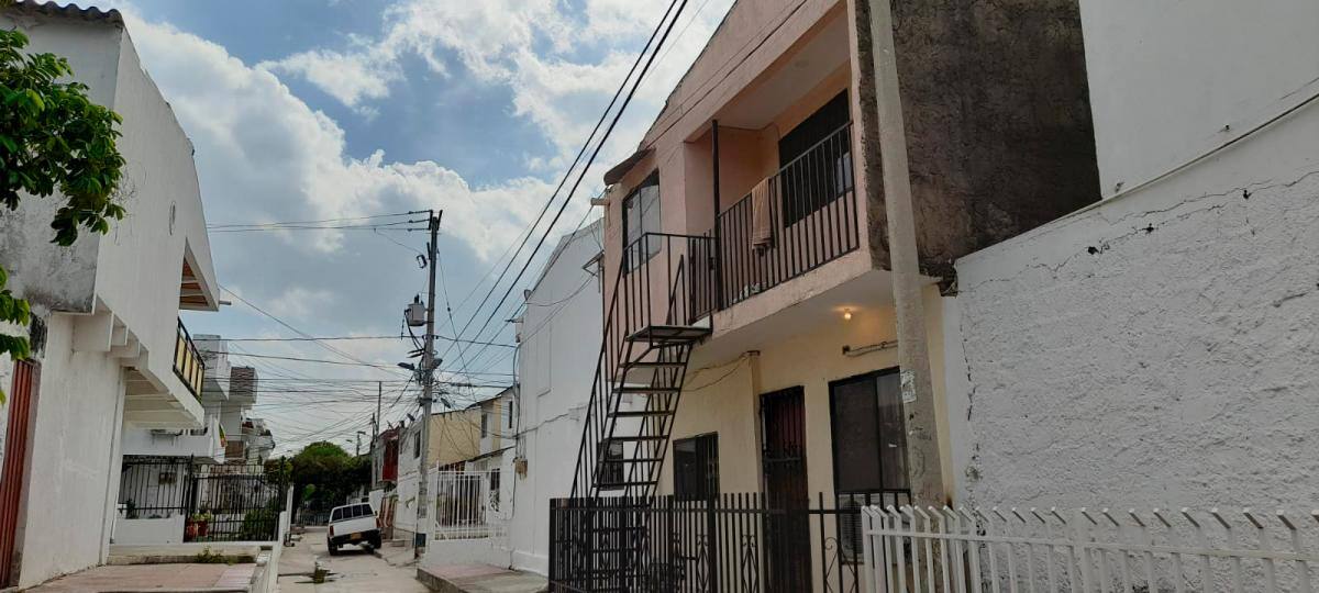 En un apartamento del segundo piso asesinaron a dos personas con arma blanca.