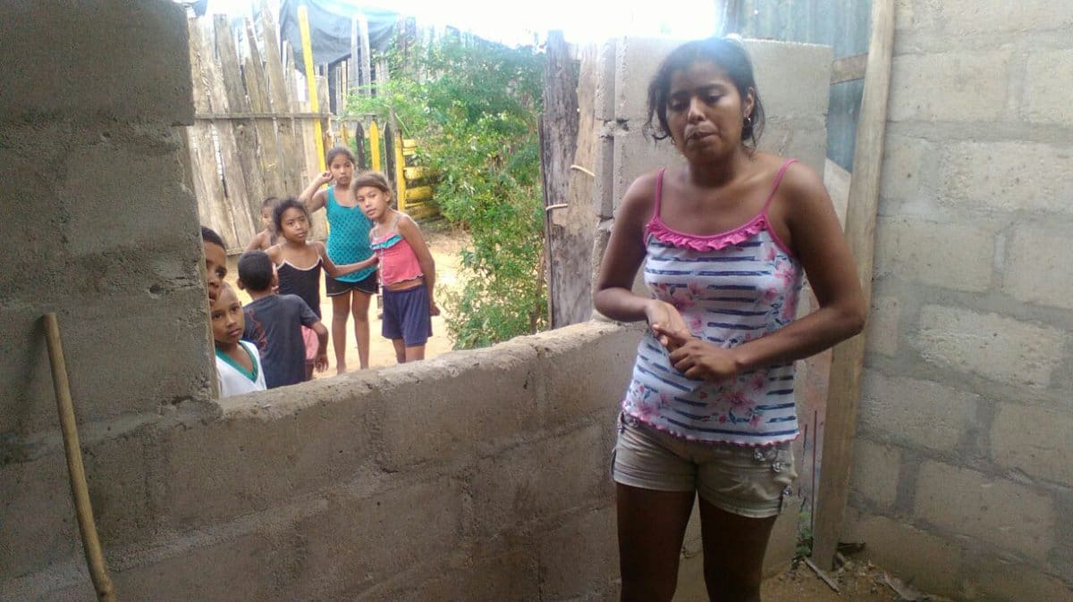 Shirley Muslago está arrepentida de haber amarrado a su hijo. El Universal.