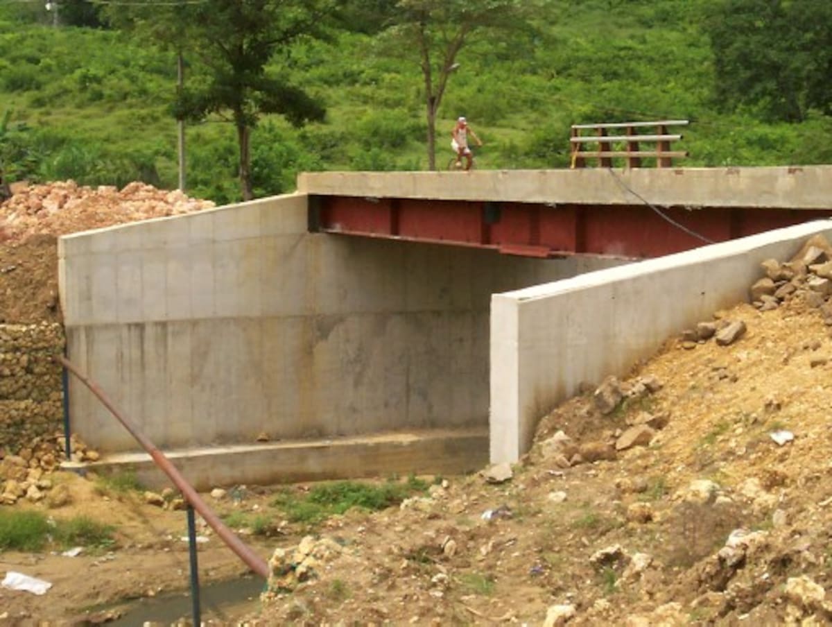 Obras de pavimentación de la vía Turbana-Ballestas y construcción del puente Polón. ATILANO MEZA - EL UNIVERSAL