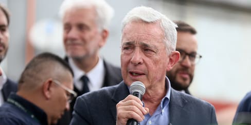 Fiscalía niega aplazar indagatoria a Álvaro Uribe por masacres de El Aro y La Granja