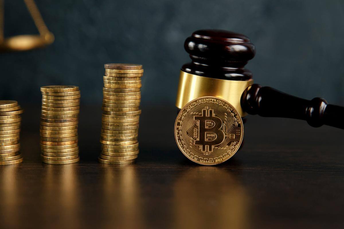 Fiscalía judicializa a siete personas por fraude con criptomonedas