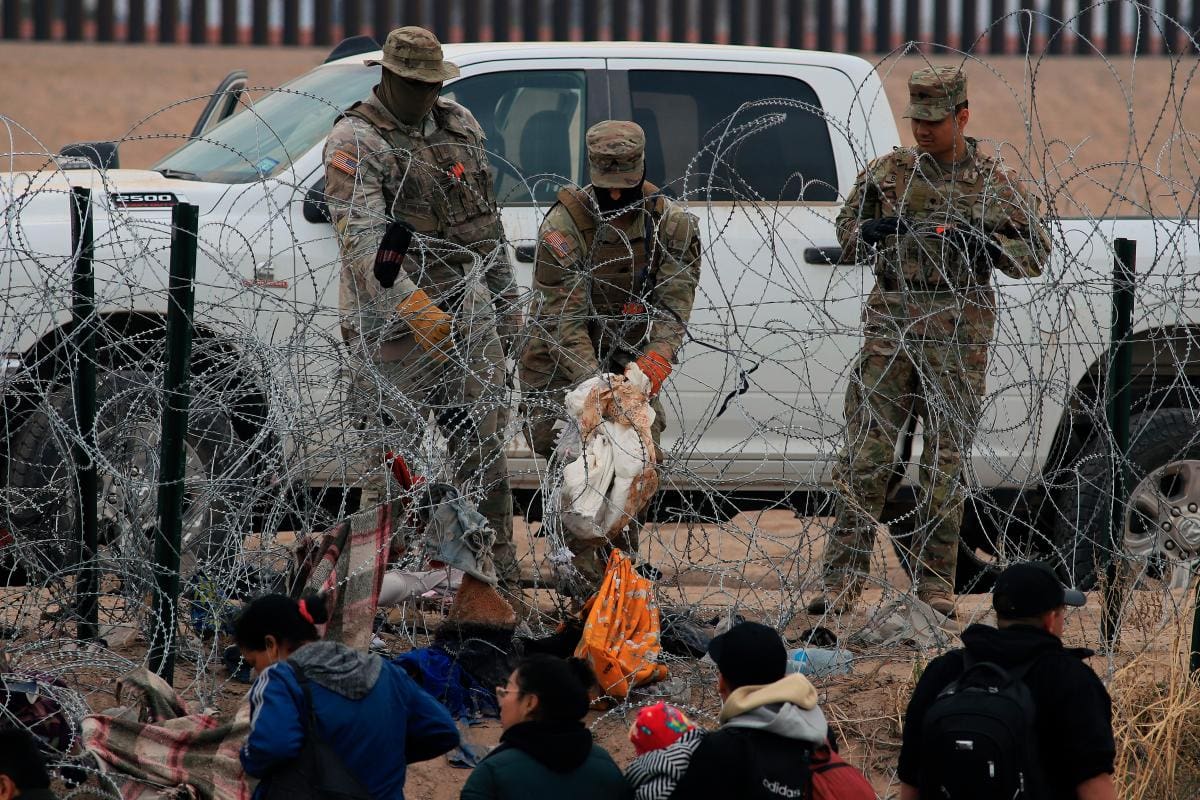 El Supremo de Estados Unidos desbloquea la expulsión de migrantes en Texas