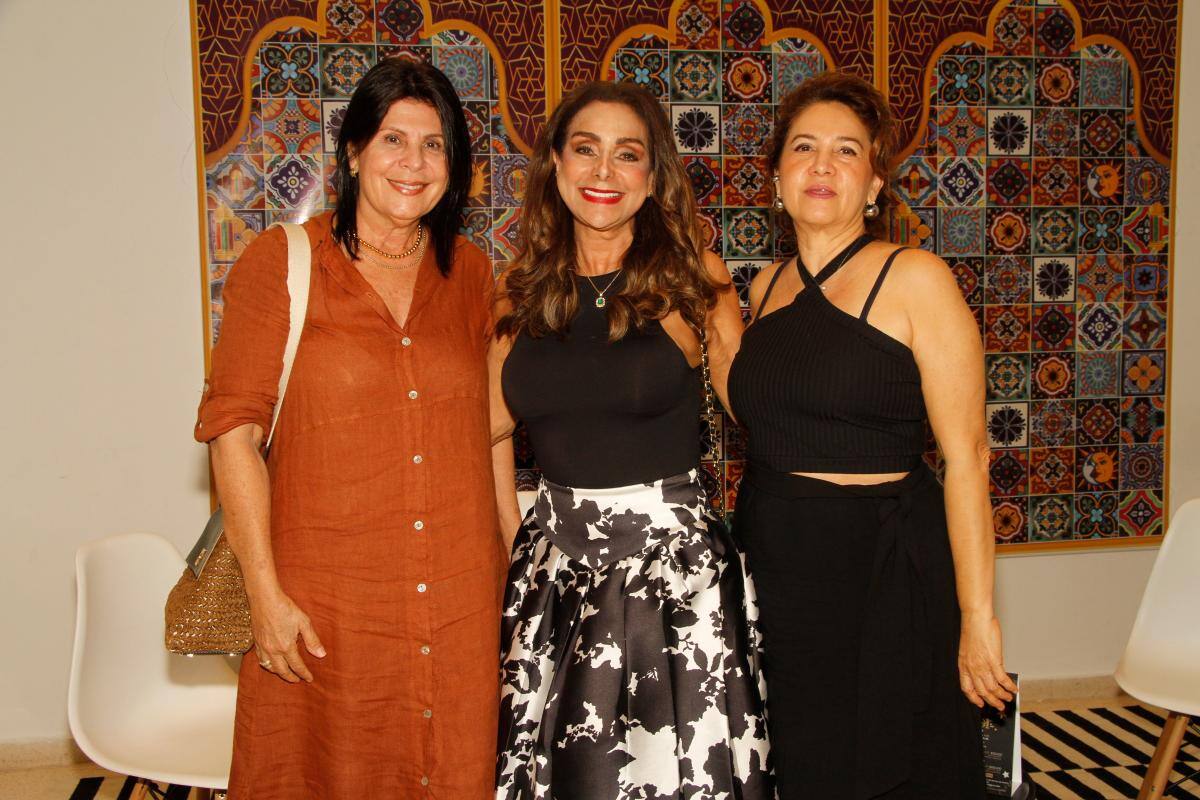 Rosita Char, Nazly Char y Alexis Godín.